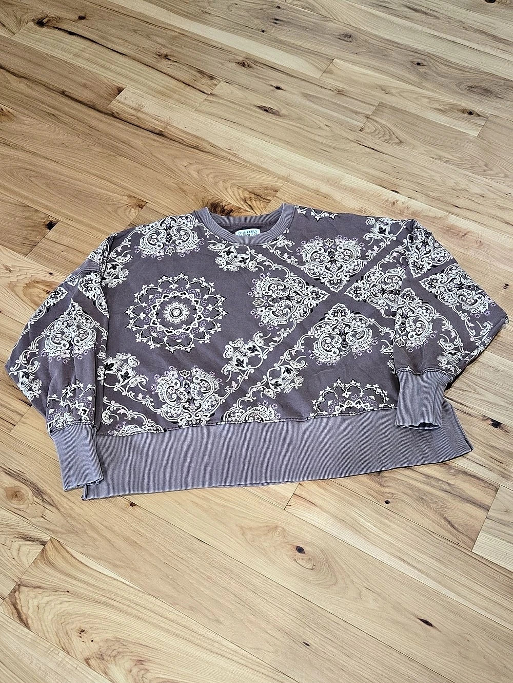 American Eagle Paisley Pullover Size XS Like New Cropped/Oversized